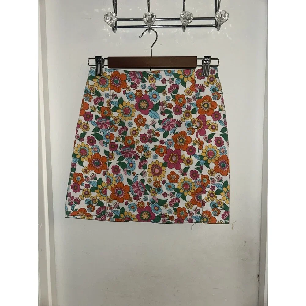 Love on a Hanger Multicolored Floral Print Preppy Hipster Mini Skirt Size Jr 3
